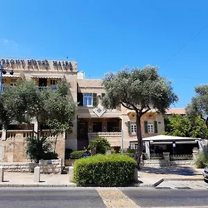 4* Otel The Colony